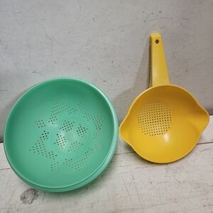 2 Vintage Tupperware Colander Strainers Made In USA Kitchen Tool